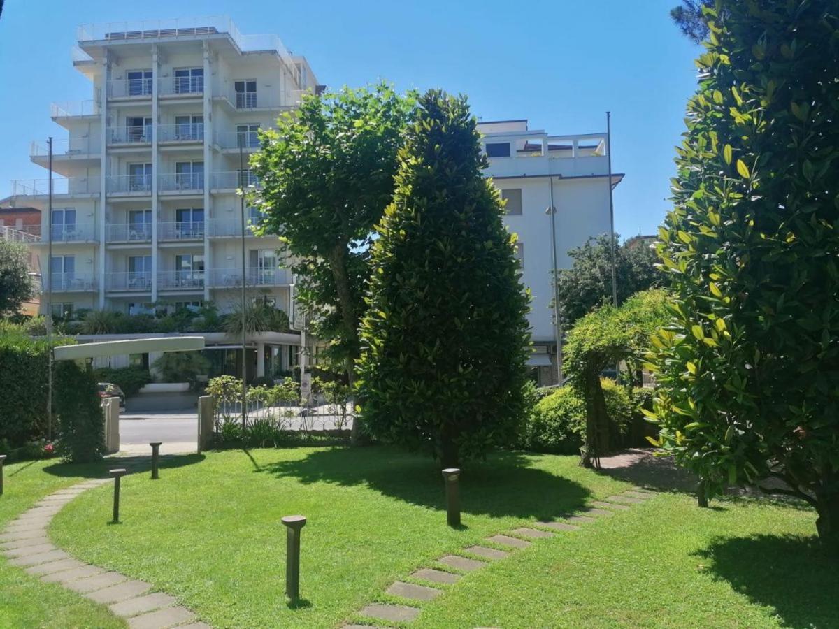 Hotel Bracciotti Lido di Camaiore Esterno foto