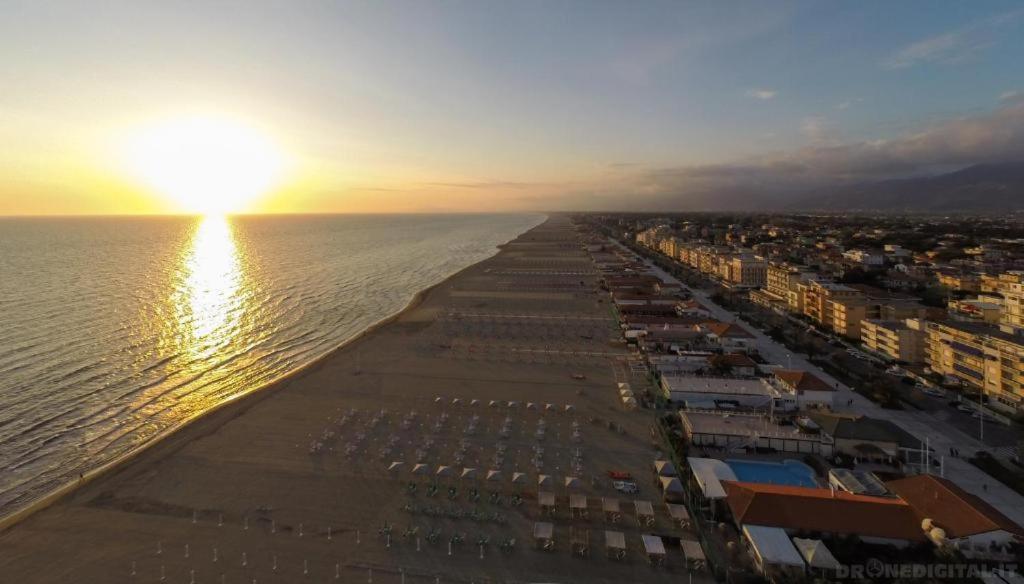 Hotel Bracciotti Lido di Camaiore Esterno foto